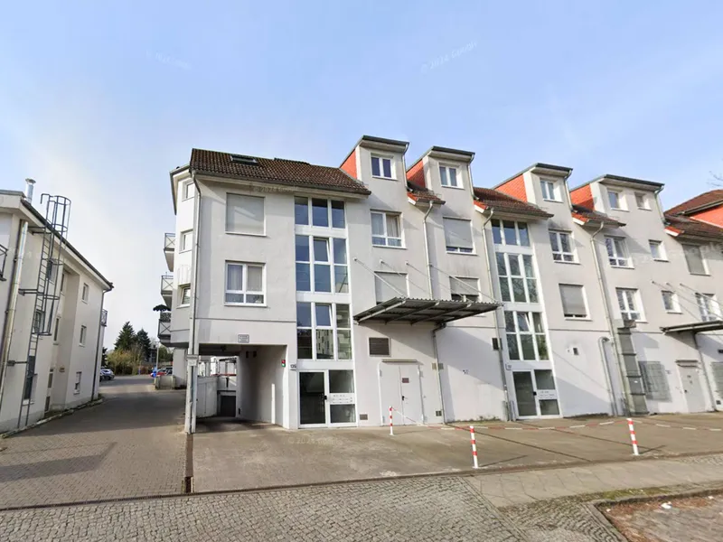 In Renovierung: 2-Zimmer-Wohnung mit Balkon und Stellplatz in Berlin-Mahlsdorf — photo 1